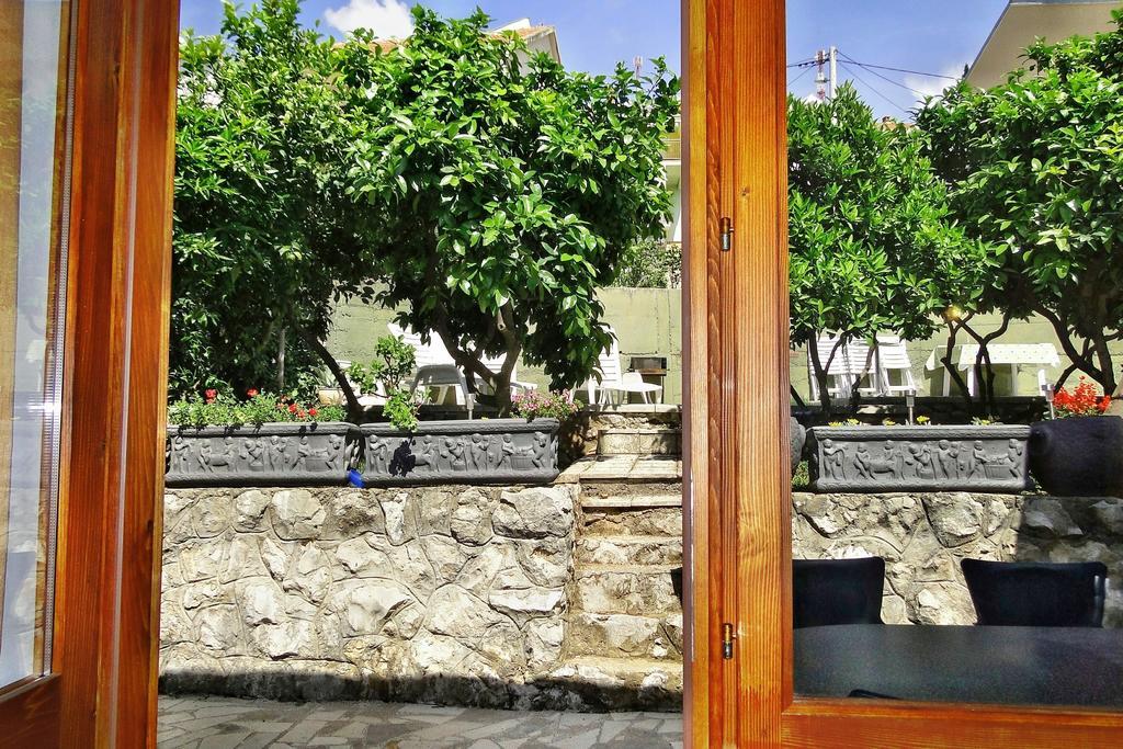 Holiday Home Apartment Tedo Klek Exterior photo